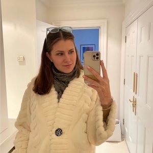 Meet your Posher, Alma